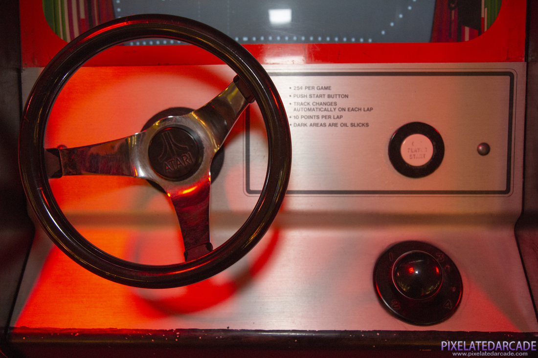 Le Mans Photo: Le Mans arcade cabinet - Controls