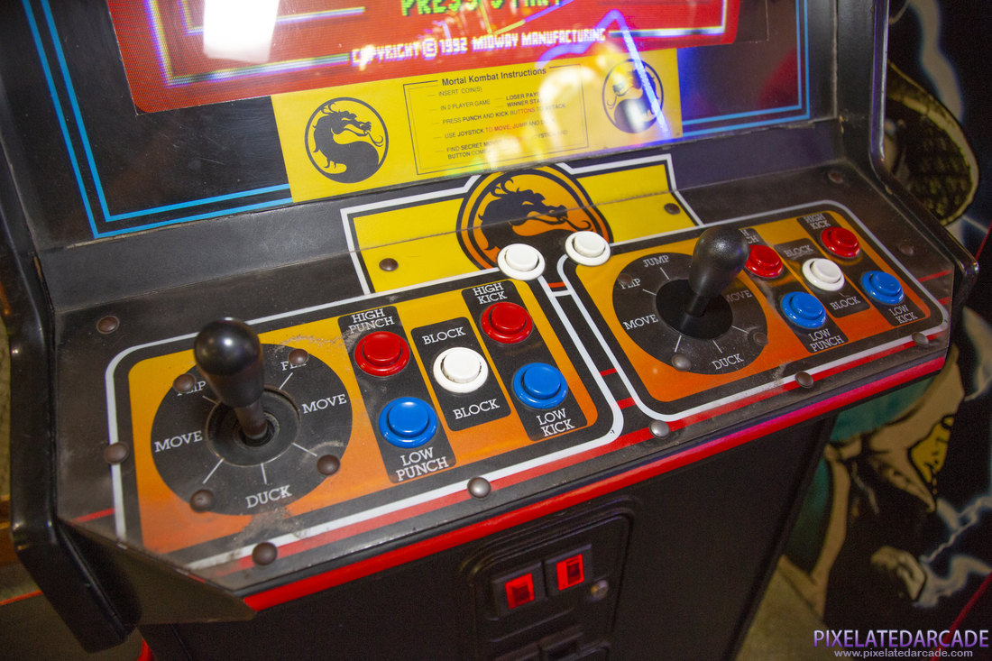Mortal Kombat Photo: Mortal Kombat arcade cabinet - Controls