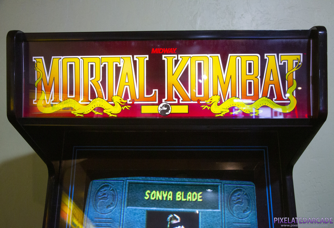 Mortal Kombat Photo: Mortal Kombat arcade cabinet - Marquee