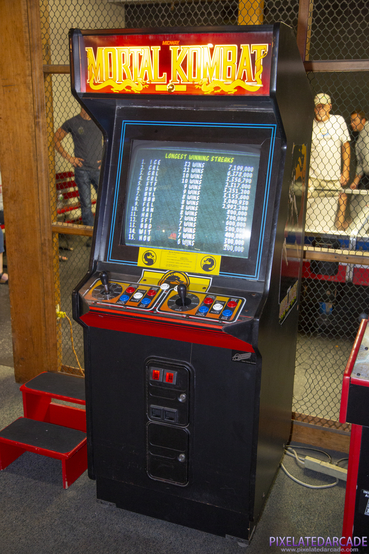 Mortal Kombat Photo: Mortal Kombat arcade cabinet