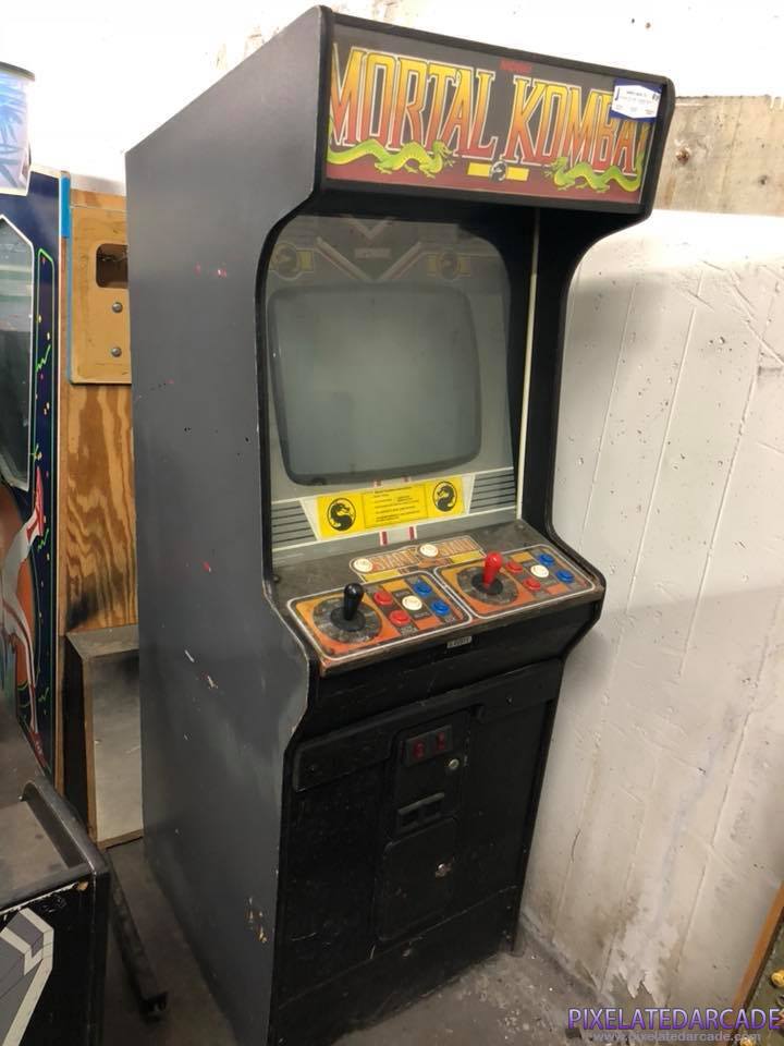 Mortal Kombat Photo: Mortal Kombat arcade cabinet