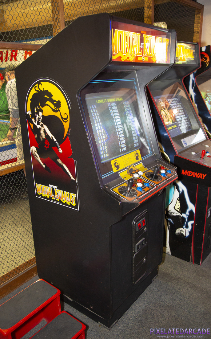 Mortal Kombat Photo: Mortal Kombat arcade cabinet