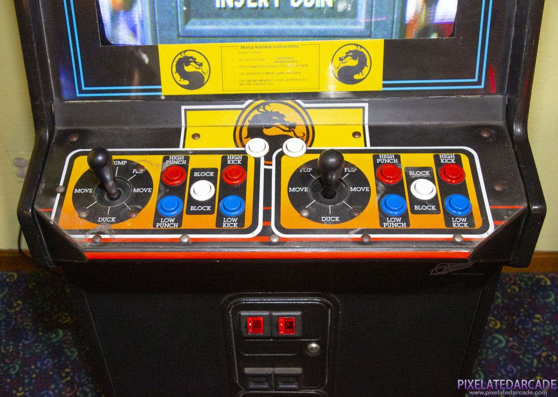Mortal Kombat Photo: Mortal Kombat arcade cabinet - Controls