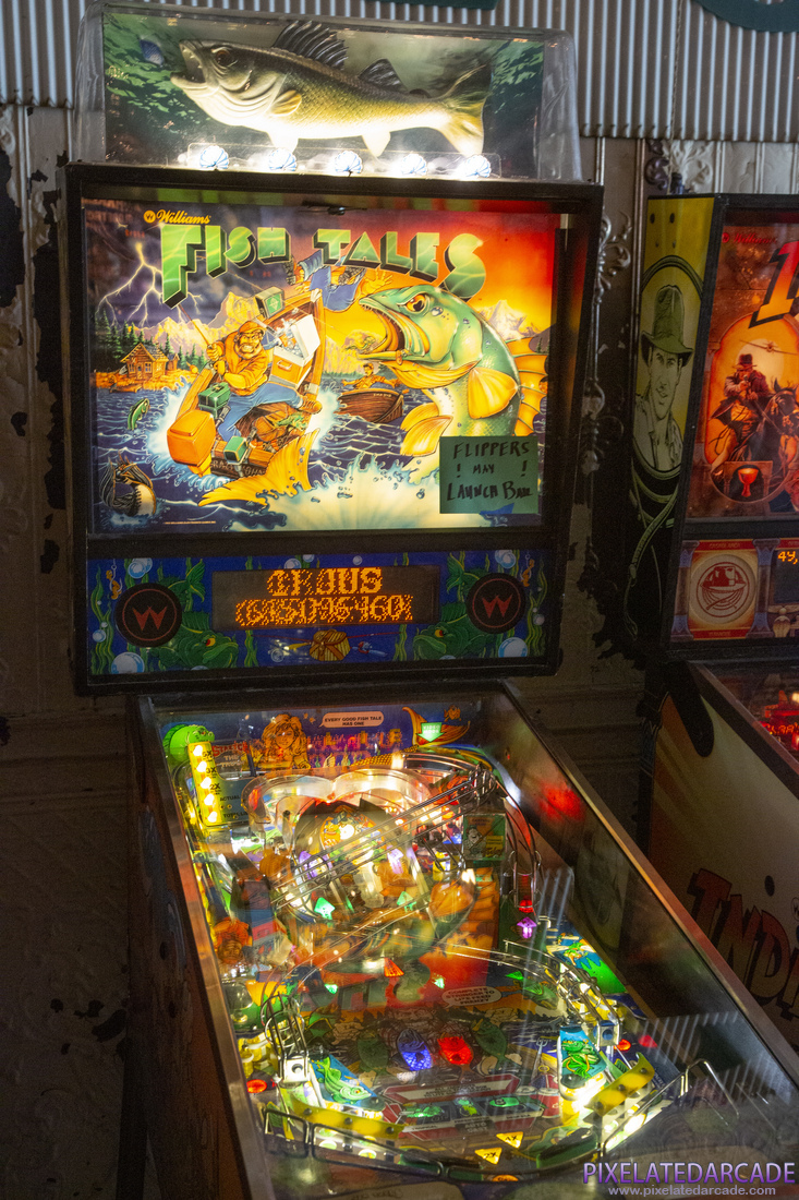 Fish Tales Photo: Fish Tales playfield and backglass