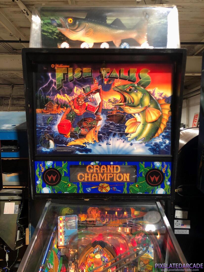 Fish Tales Photo: Fish Tales pinball cabinet - Backglass and topper