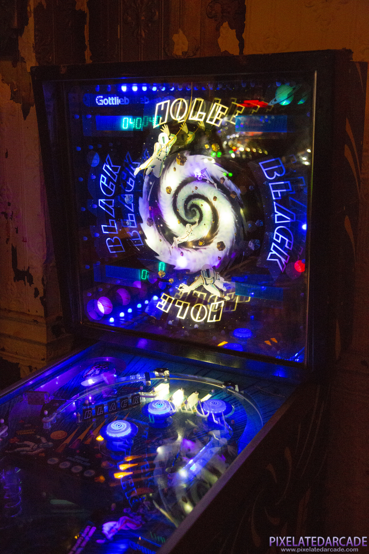 Black Hole Photo: Backglass and upper playfield