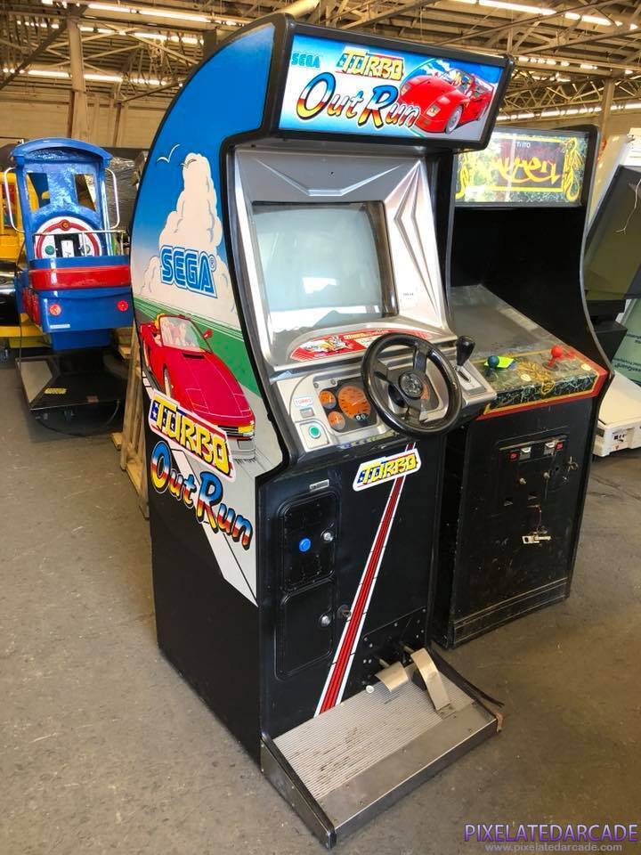 Turbo OutRun Photo: Turbo OutRun arcade cabinet