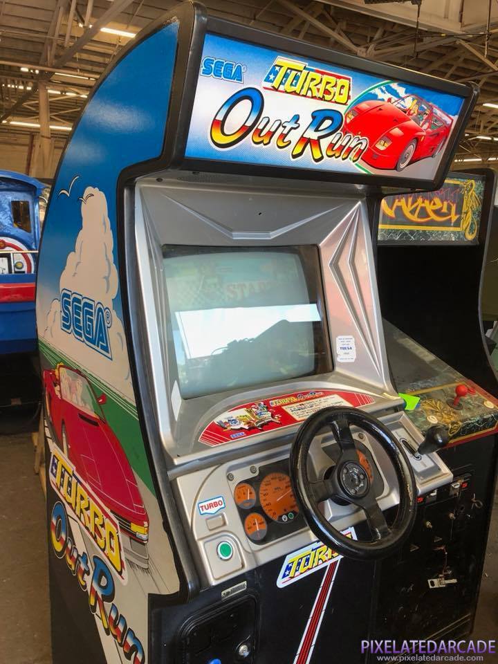 Turbo OutRun Photo: Turbo OutRun arcade cabinet