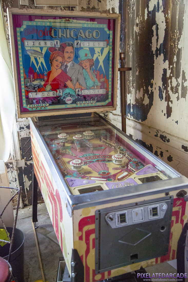 Old Chicago Photo: Old Chicago pinball cabinet