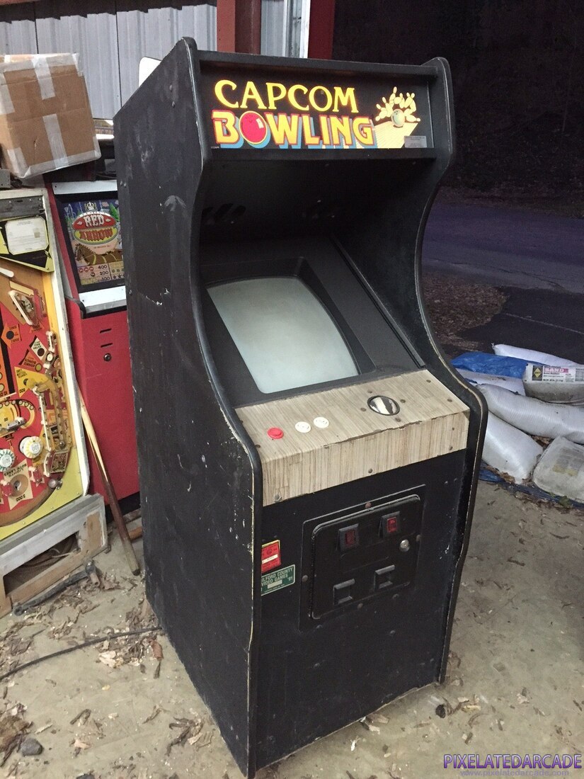 Capcom Bowling Photo: Capcom Bowling in Taito cabinet
