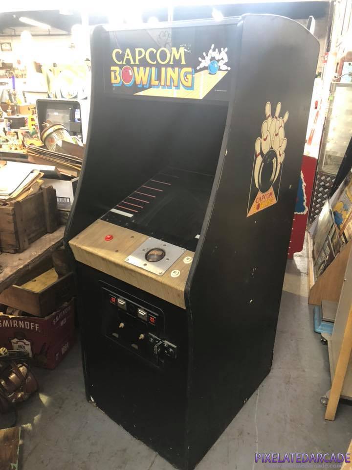 Capcom Bowling Photo: Capcom Bowling in Midway cabinet