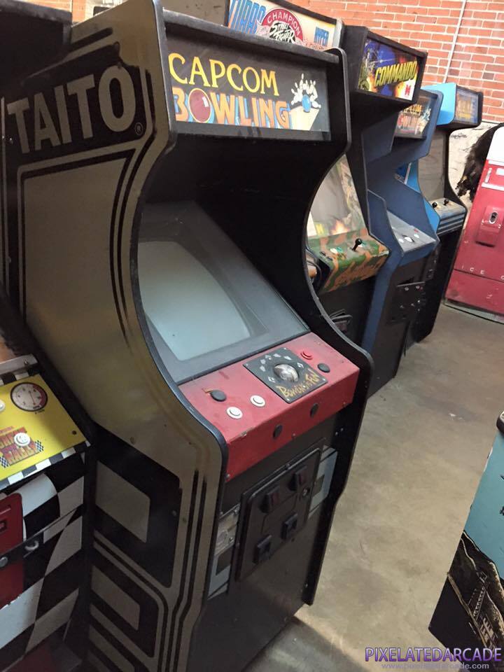 Capcom Bowling Photo: Capcom Bowling in Taito cabinet
