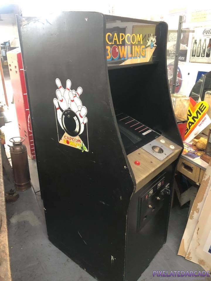 Capcom Bowling Photo: Capcom Bowling in Midway cabinet