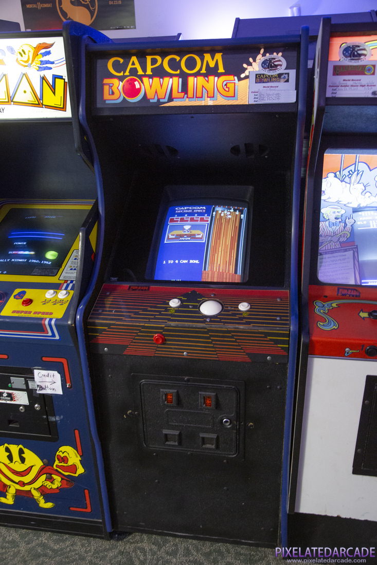 Capcom Bowling Photo: Capcom Bowling in Taito cabinet
