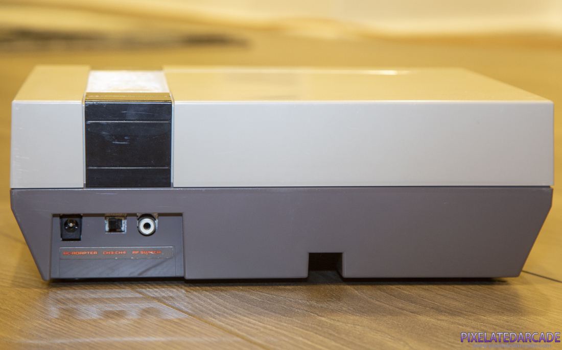 NES / Famicom Photo: Nintendo Entertainment System - Back