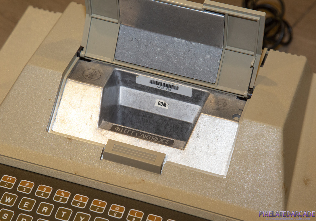 Atari 8-bit Photo: Atari 400 computer - Cartridge slot