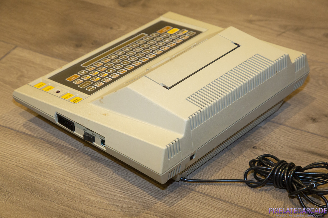 Atari 8-bit Photo: Atari 400 computer - Side/Back