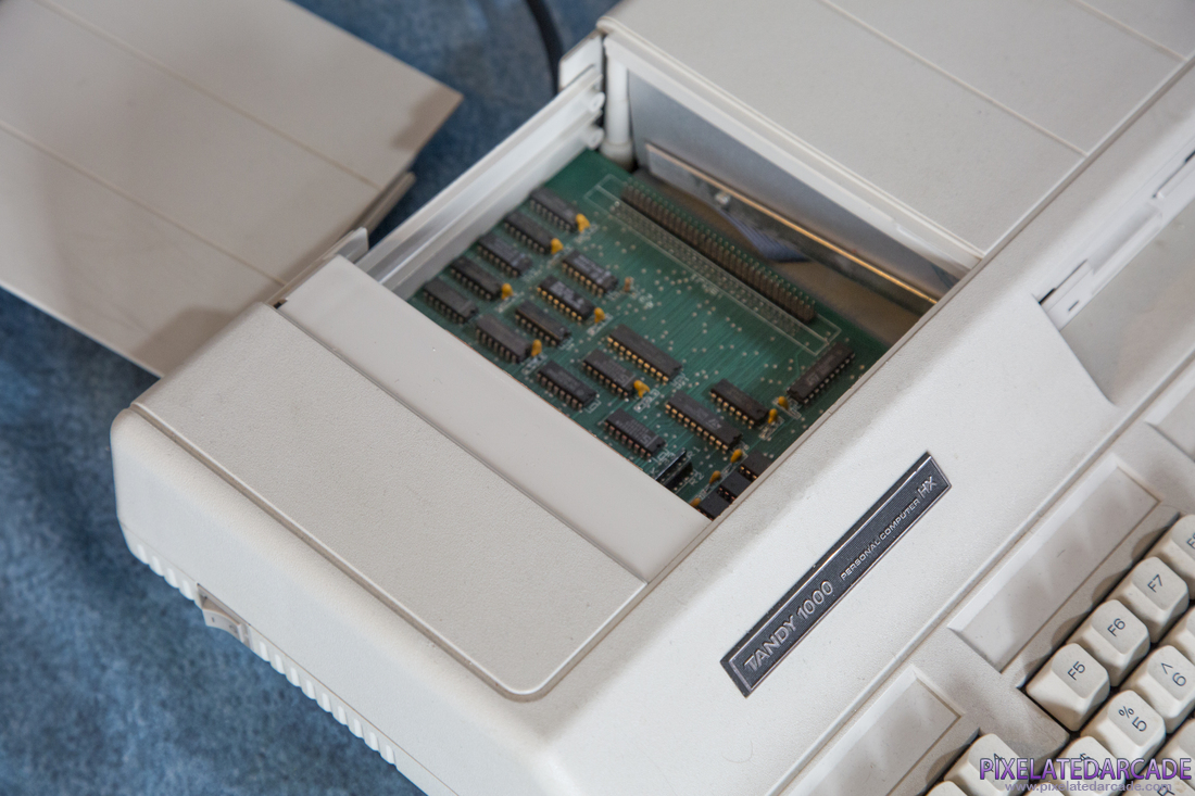 IBM PC/Compatibles Photo: Tandy 1000 HX computer - Expansion slots
