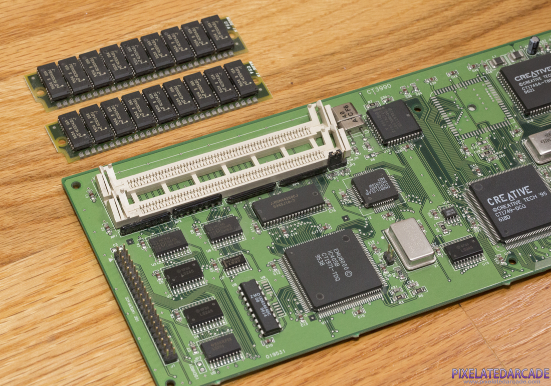 Sound Blaster AWE32 Photo: Sound Blaster AWE32 optional memory slots