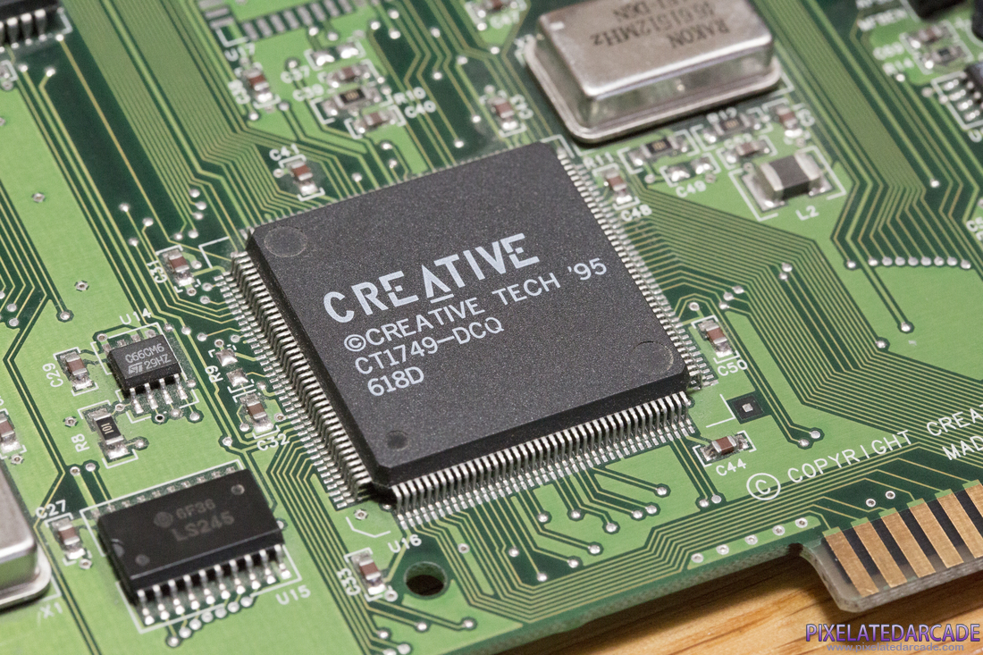 Sound Blaster AWE32 Photo: Sound Blaster AWE32 - Creative Labs CT1749-DCQ synthesis chip