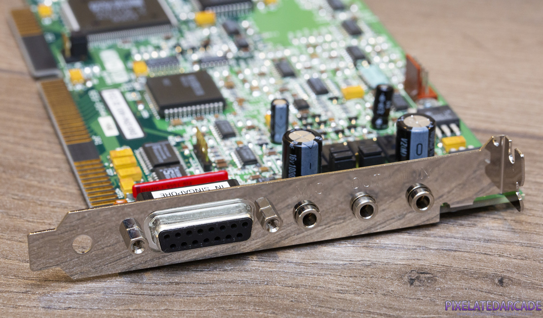 Pro Audio Spectrum 16 Photo: Pro Audio Spectrum 16 - Connectors