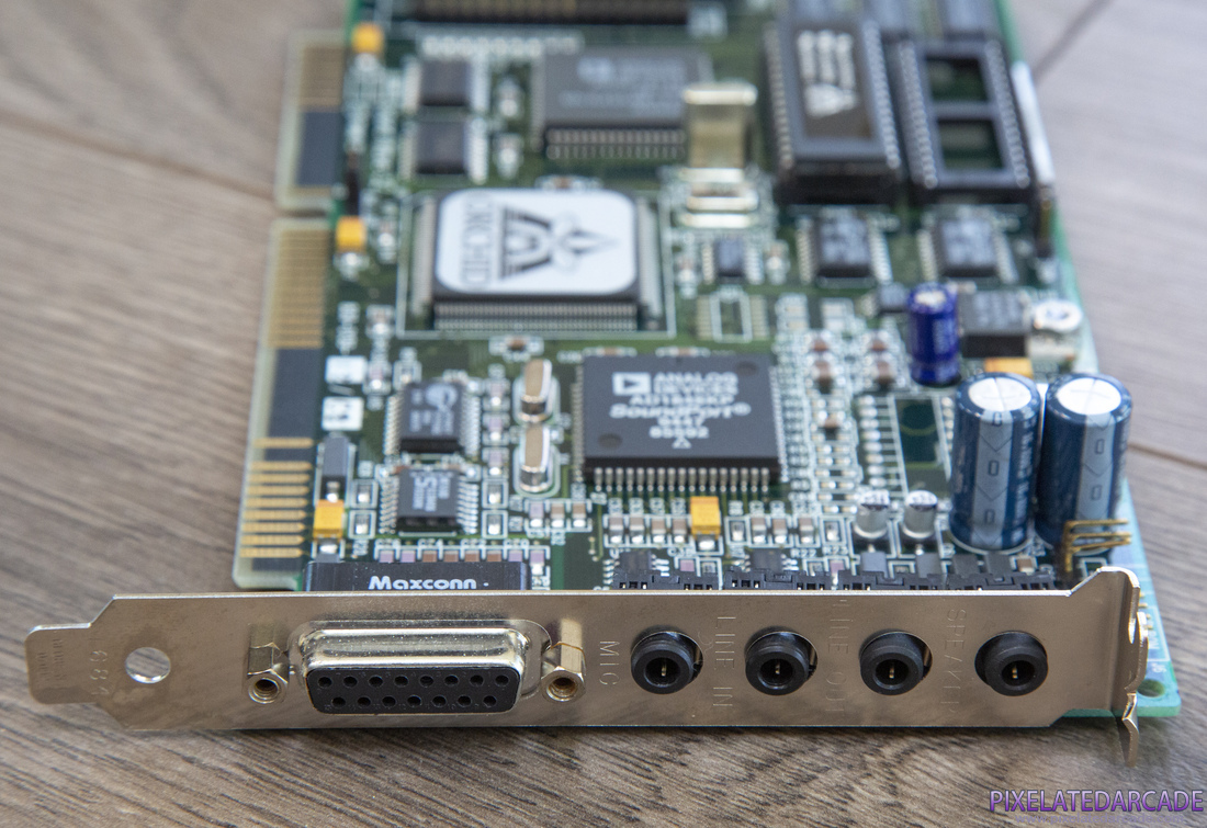 Orchid SoundWave 32 Photo: Orchid SoundWave 32 Pro sound card - Side