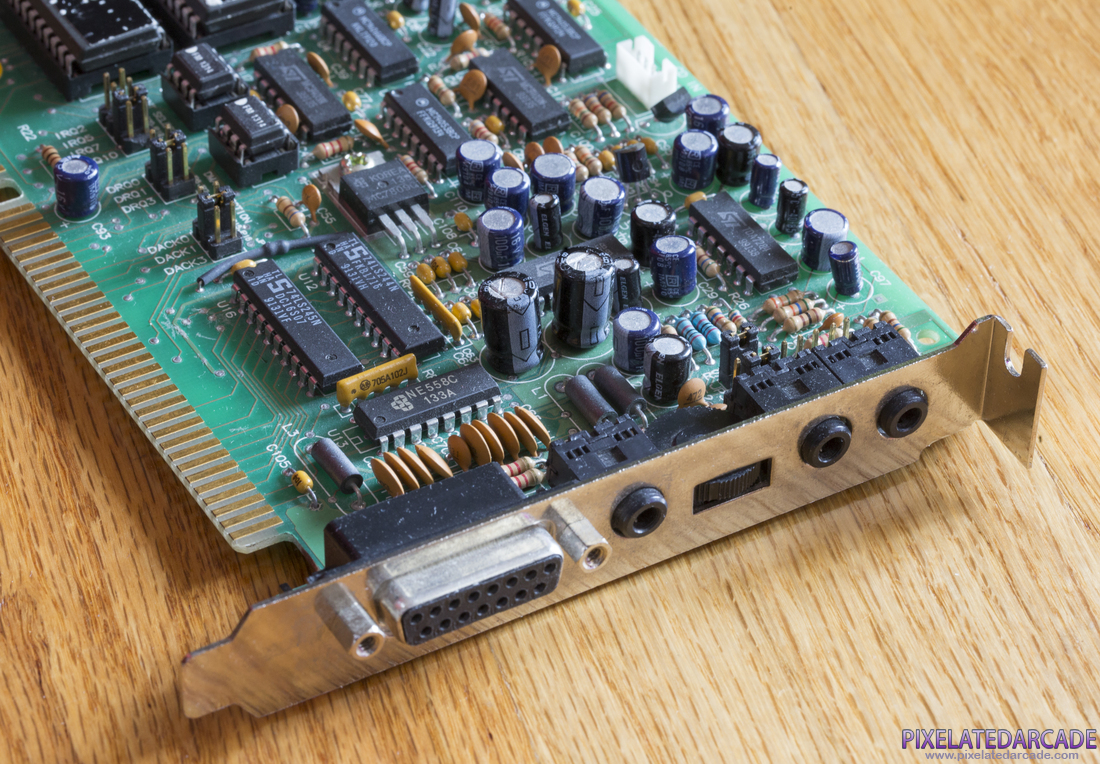 Sound Blaster Pro Photo: Sound Blaster Pro 1 - connectors and volume control