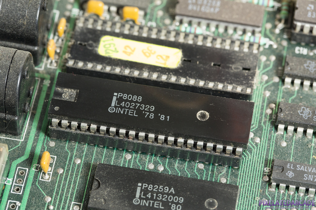 8088 / 8086 Photo: Intel 8088 in an IBM PC 5150