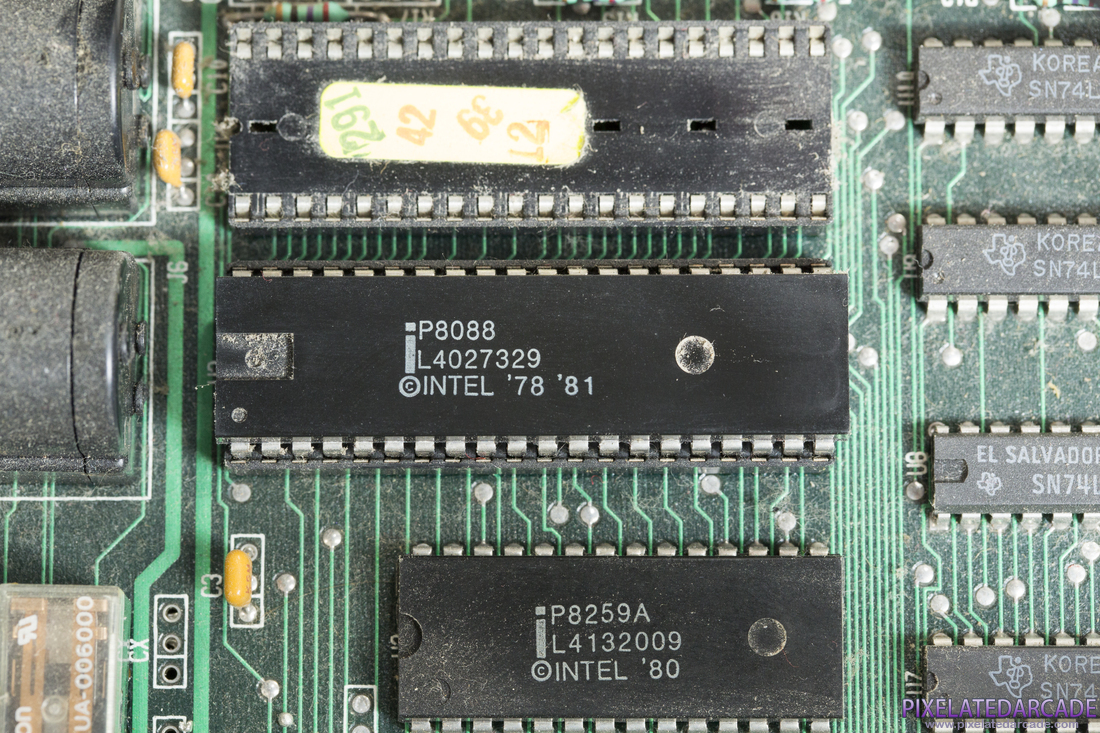 8088 / 8086 Photo: Intel 8088 in an IBM PC 5150
