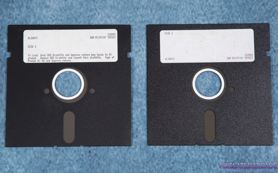 Aliants: The Desperate Battle For Earth! Package Contents: 5.25" disk - Photo Aliants: The Desperate Battle For Earth! Package Contents: 5.25" disk - Photo