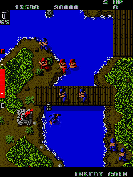 Ikari Warriors Arcade Screenshot: My tank has taken on damage!