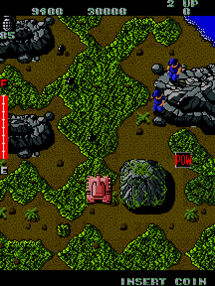 Ikari Warriors Arcade Screenshot: Driving the tank...