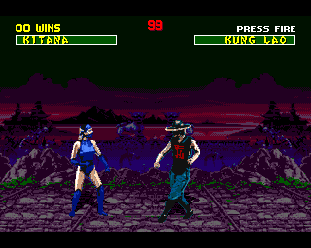 Mortal Kombat II Amiga Screenshot: Kitana vs. Kung Lao.