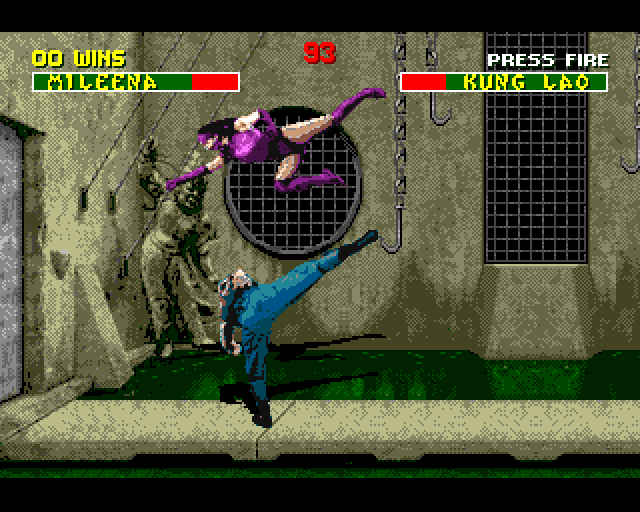 Mortal Kombat II Amiga Screenshot: An attack misses!
