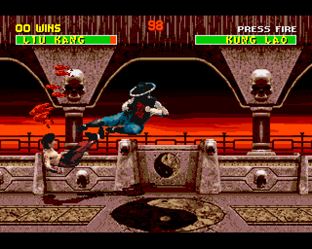 Mortal Kombat II Amiga Screenshot: Oof, that's gotta hurt...
