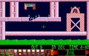 Lemmings for Amiga - Dig a path to get your lemmings through the floor then climb to safety.
