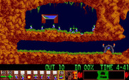 Lemmings for Amiga - Dig to reach the goal...