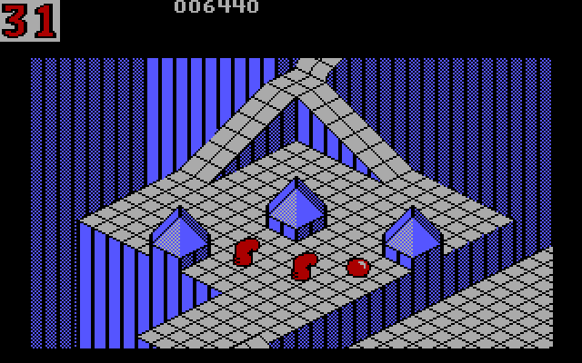 Marble Madness IBM PC/Compatibles Screenshot: Strange creatures get in the way on this level.
