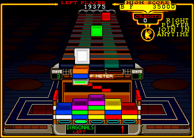 Klax Arcade Screenshot: Building some diagonal patterns...