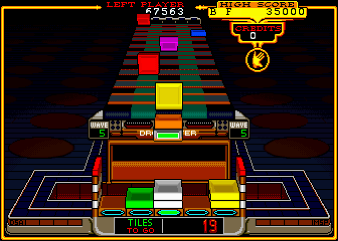 Klax Arcade Screenshot: Tiles arrive fast and furious!