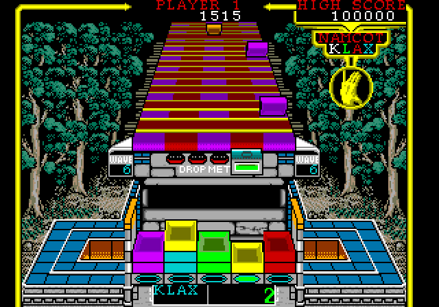 Klax Sega Genesis / Mega Drive Screenshot: Be careful, spaces are starting to fill up...