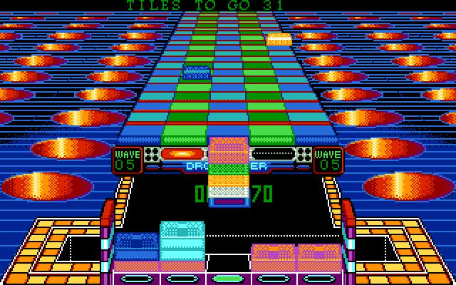 Klax IBM PC/Compatibles Screenshot: About to make a 5 in a row klax!