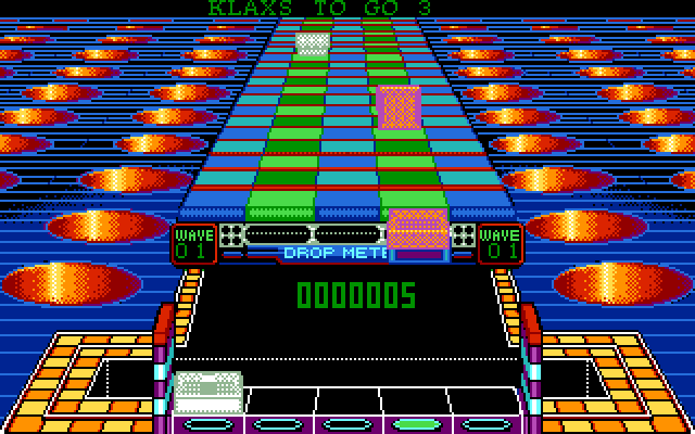 Klax IBM PC/Compatibles Screenshot: Here come the tiles...