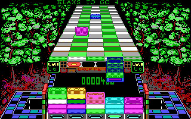 Klax IBM PC/Compatibles Screenshot: Uh oh, running out of space...
