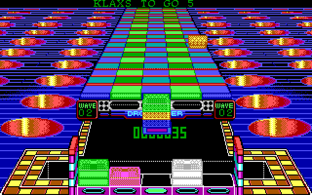 Klax IBM PC/Compatibles Screenshot: Here come the tiles...
