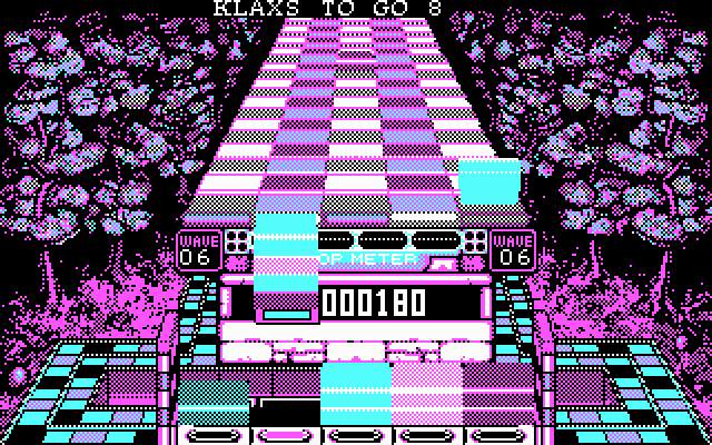 Klax IBM PC/Compatibles Screenshot: The paddle can hold up to 10 tiles.