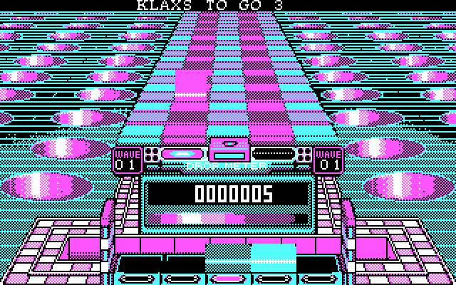 Klax IBM PC/Compatibles Screenshot: Here come the tiles...