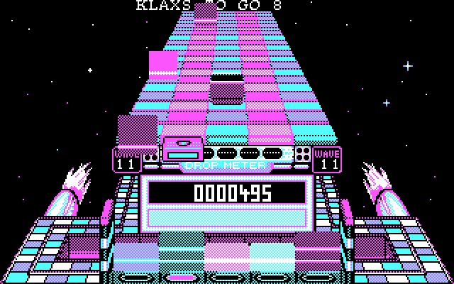 Klax IBM PC/Compatibles Screenshot: Hurry up, catch tiles before they fall off the edge!
