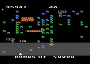 Millipede for Atari 8-bit - Shoot the DDT to try to destroy the millipede.