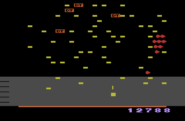 Millipede Atari 2600 Screenshot: The millipede makes its way down the screen...